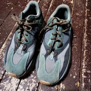 Size 7 never worn Grey Addidas sneakers